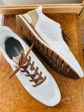 Vivaia Unisex Slip-On Mesh Sneakers (Allday)